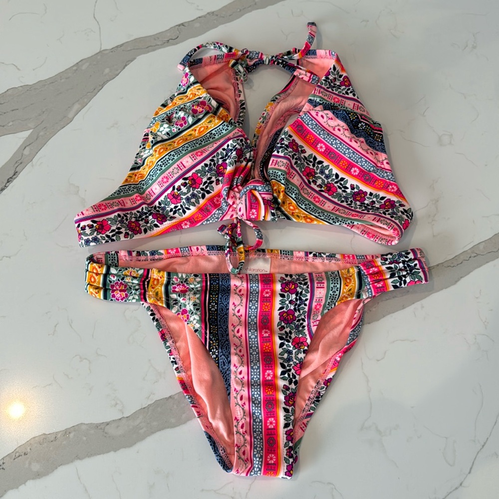 Large top-bottoms medium
Xhilaration bikini